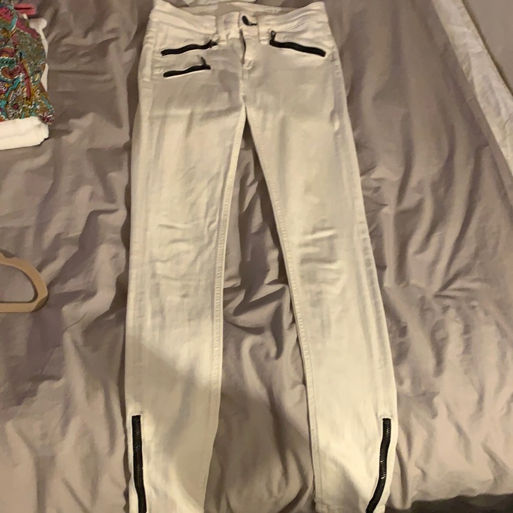 Women’s rag and bone white jeans size 25